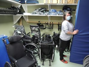  Plusieurs pièces d'équipement ont été fournies par la Fondation, grâce aux dons amassés : fauteuils pour personne obèse, tapis de chute, etc. - Fondation du CSSS du Granit